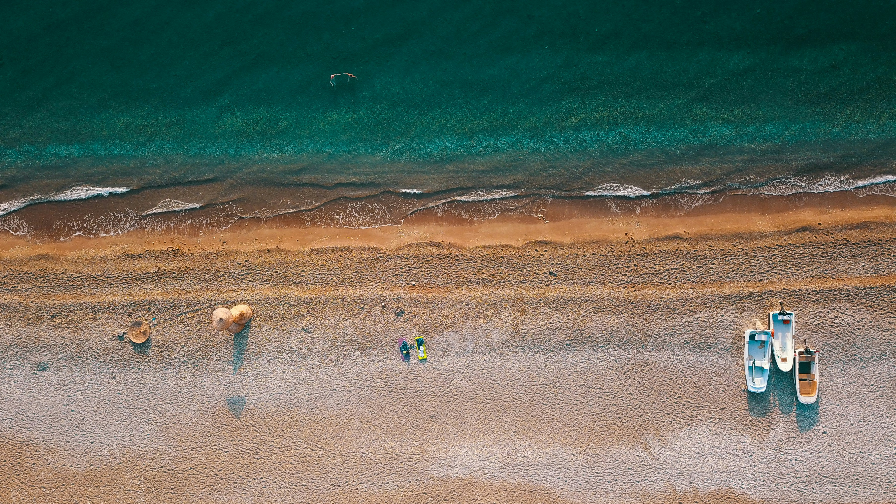 aerial photography of three boats parked on shore